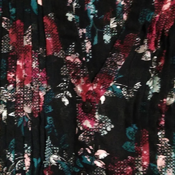 American Rag ruffles & lace top - Picture 5 of 6